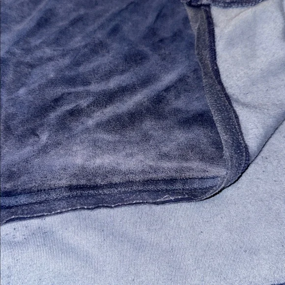 Umgee light grayish blue velour short sleeve top w/side slits (XL) - EUC! - Picture 2 of 10